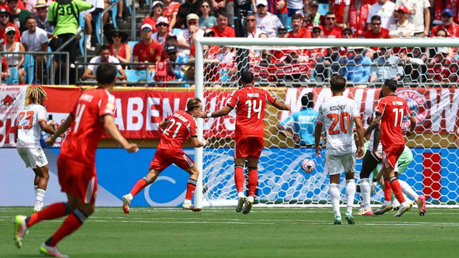 بنفيكا يتغلب على بايرن ميونيخ ويتصدر مجموعته في كأس العالم للأندية