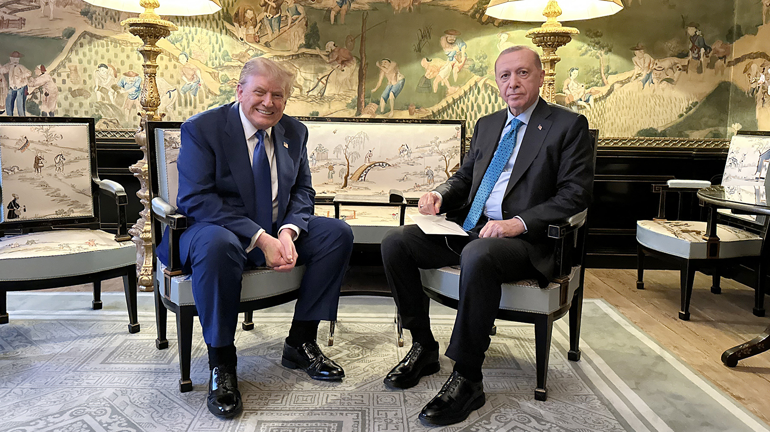 Turkey's President Recep Tayyip Erdogan (R) and US President Donald Trump (L) meeting on the sidelines of the North Atlantic Treaty Organization (NATO) Heads of State and Government summit in The Hague,24. 6, 2025. (Photo: AFP)
