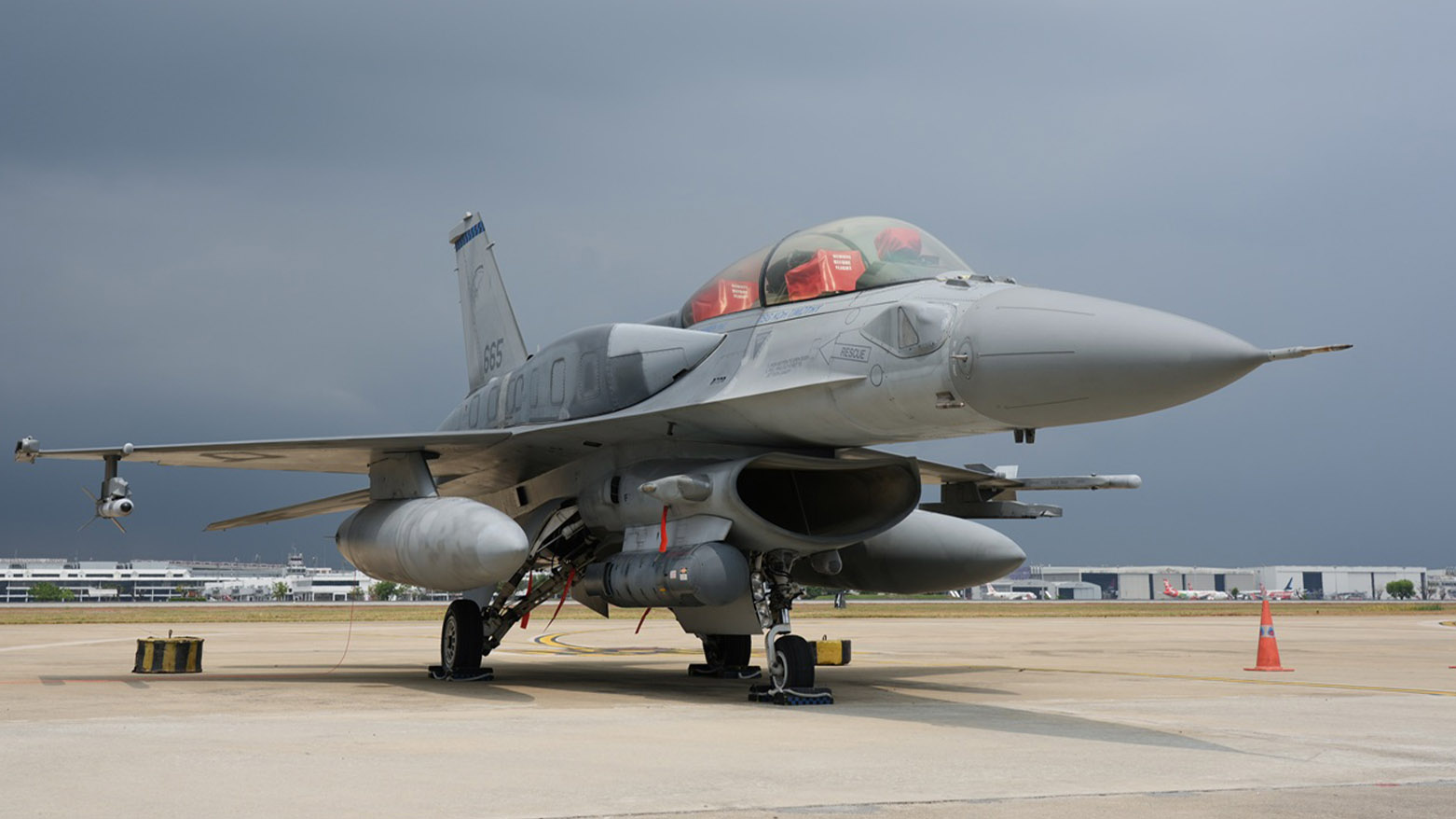 فڕۆکەیەکی ئێف - 16