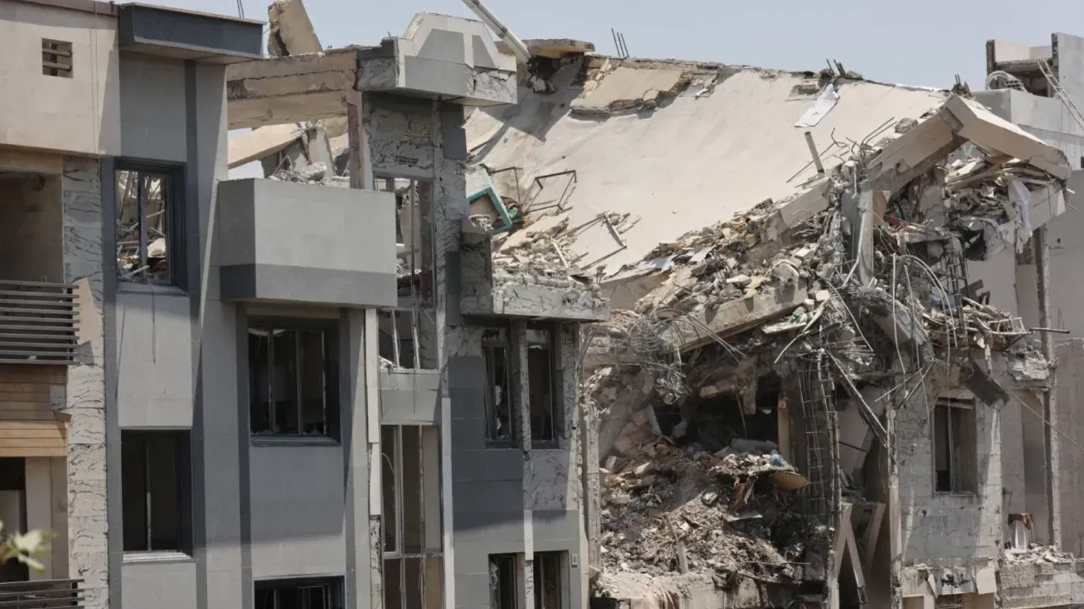 Tahran'da 300'den fazla bina İsrail saldırılarıyla hasar gördü