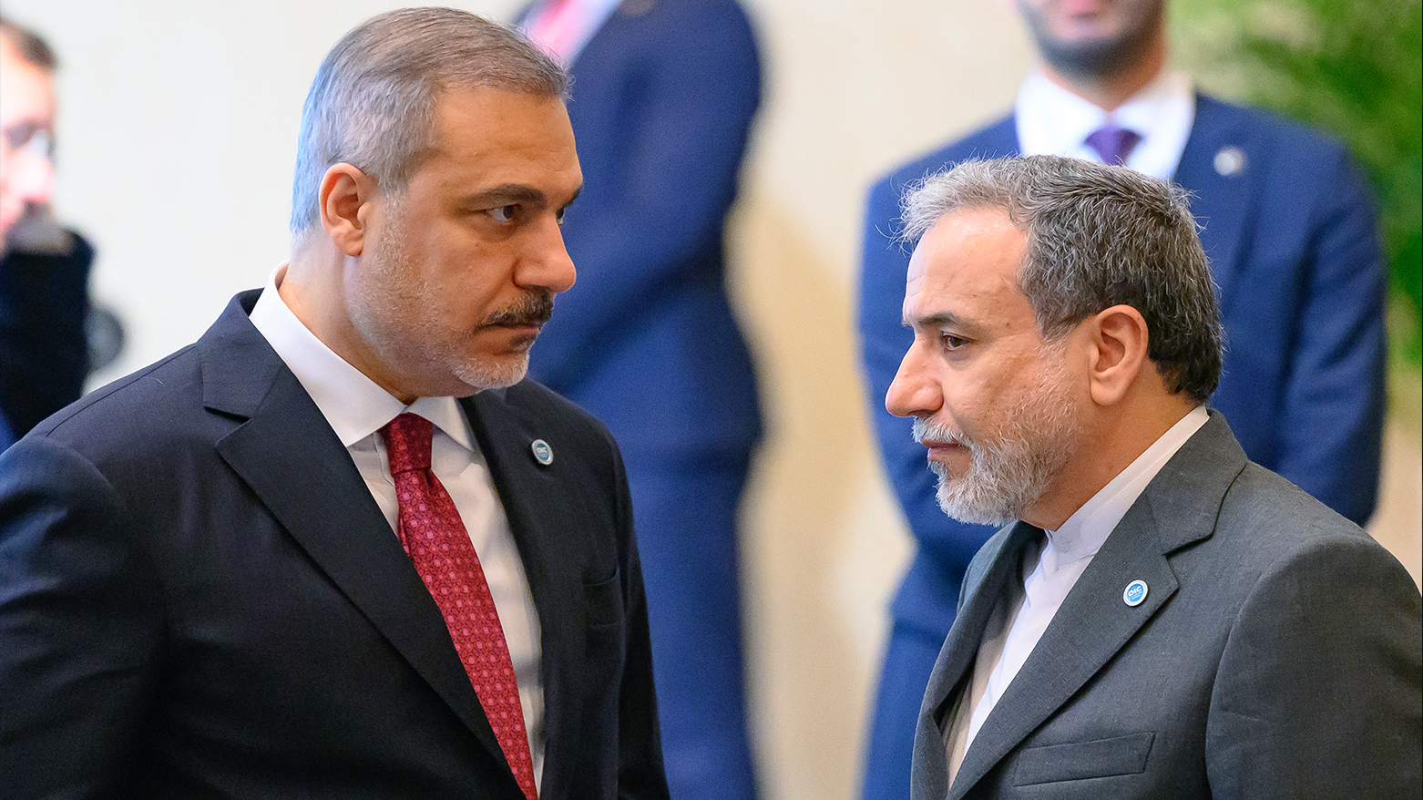 Iran foreign minister Abbas Araghchi (R) speaks with Turkey foreign minister Hakan Fidan (L) ahead the family photo during the 51st session of the Council of Foreign Ministers of the OIC in Istanbul, on Jun. 21, 2025. (Photo: AFP)