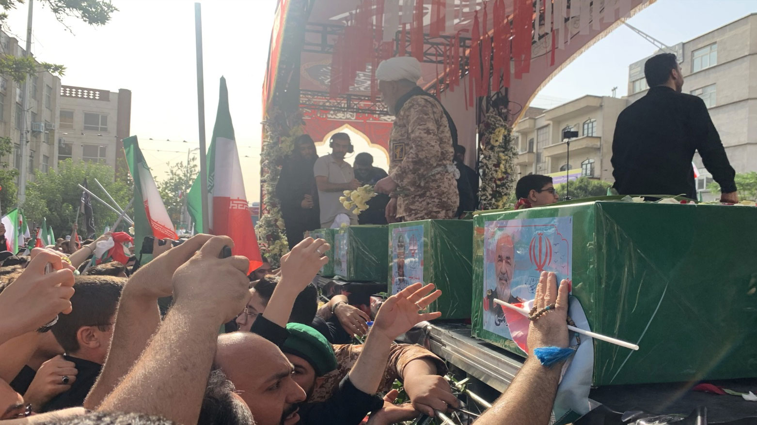 تهران مراسم تشییع ده‌ها فرمانده و دانشمند هسته‌ای را برگزار کرد