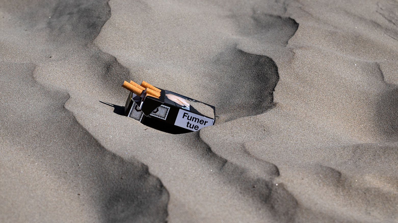 التدخين في فرنسا محظور اعتبارا من الأحد على الشواطئ وفي الحدائق العامة