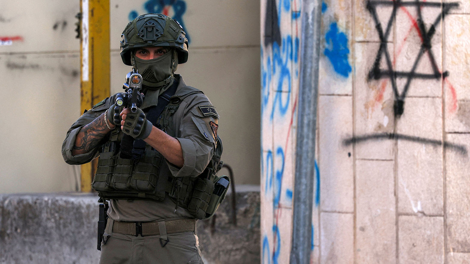 توقيف ستة إسرائيليين هاجموا جنودا في الضفة الغربية