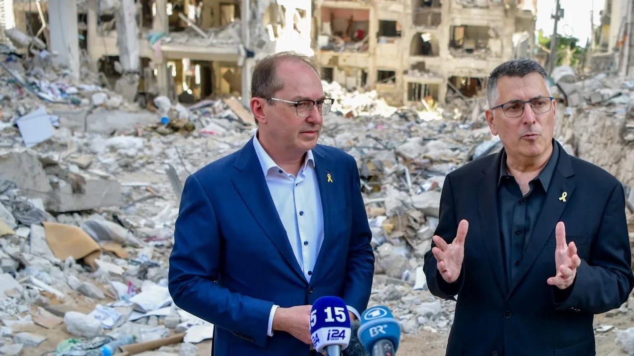 German Interior Minister Alexander Dobrindt and Israeli FM Gideon Sa'ar visit the scene where a ballistic missile fired from Iran hit and caused damage in Bat Yam, central Israel. June 29, 2025. (Photo: The Jerusalem Post)
