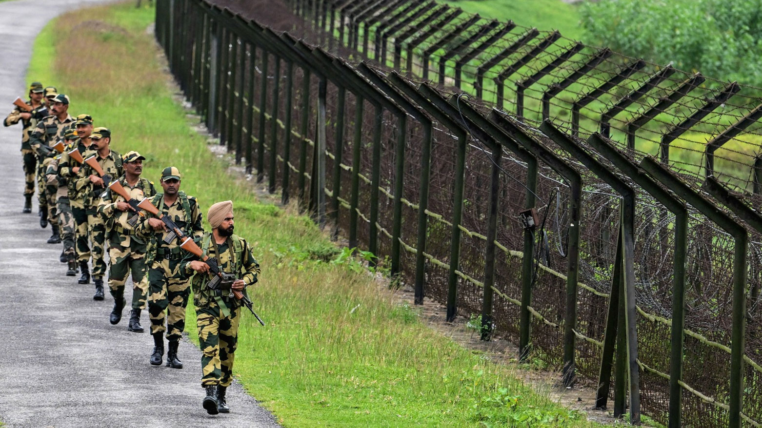 ترحيل قسري: الهند تُبعد مئات الأشخاص إلى بنغلادش دون أحكام قضائية
