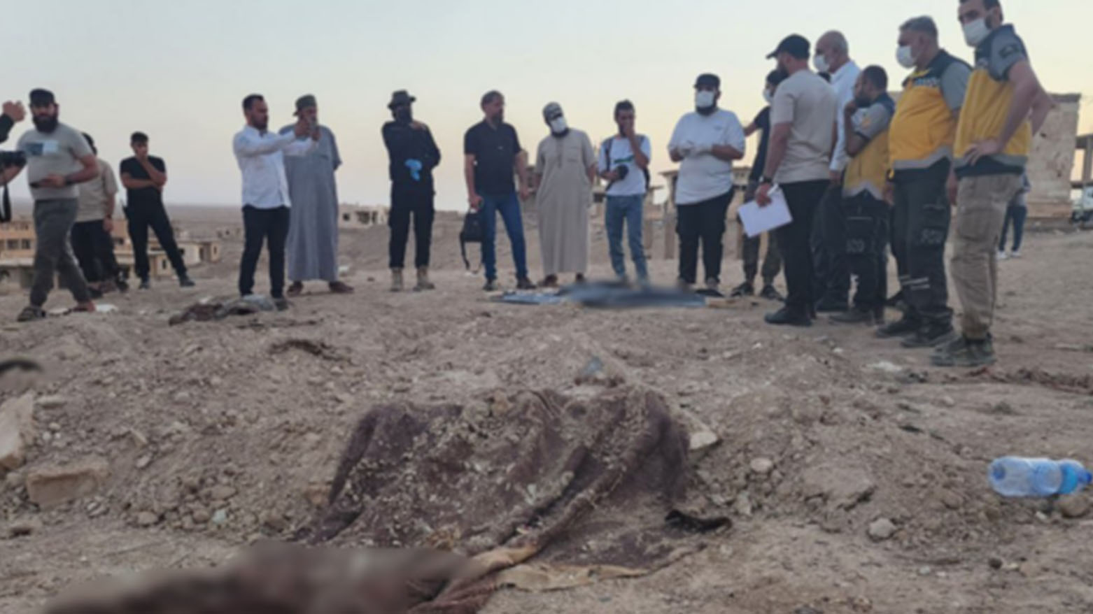 سوريا.. العثور على مقبرة جماعية بمنطقة الرواد السكنية غربي دير الزور