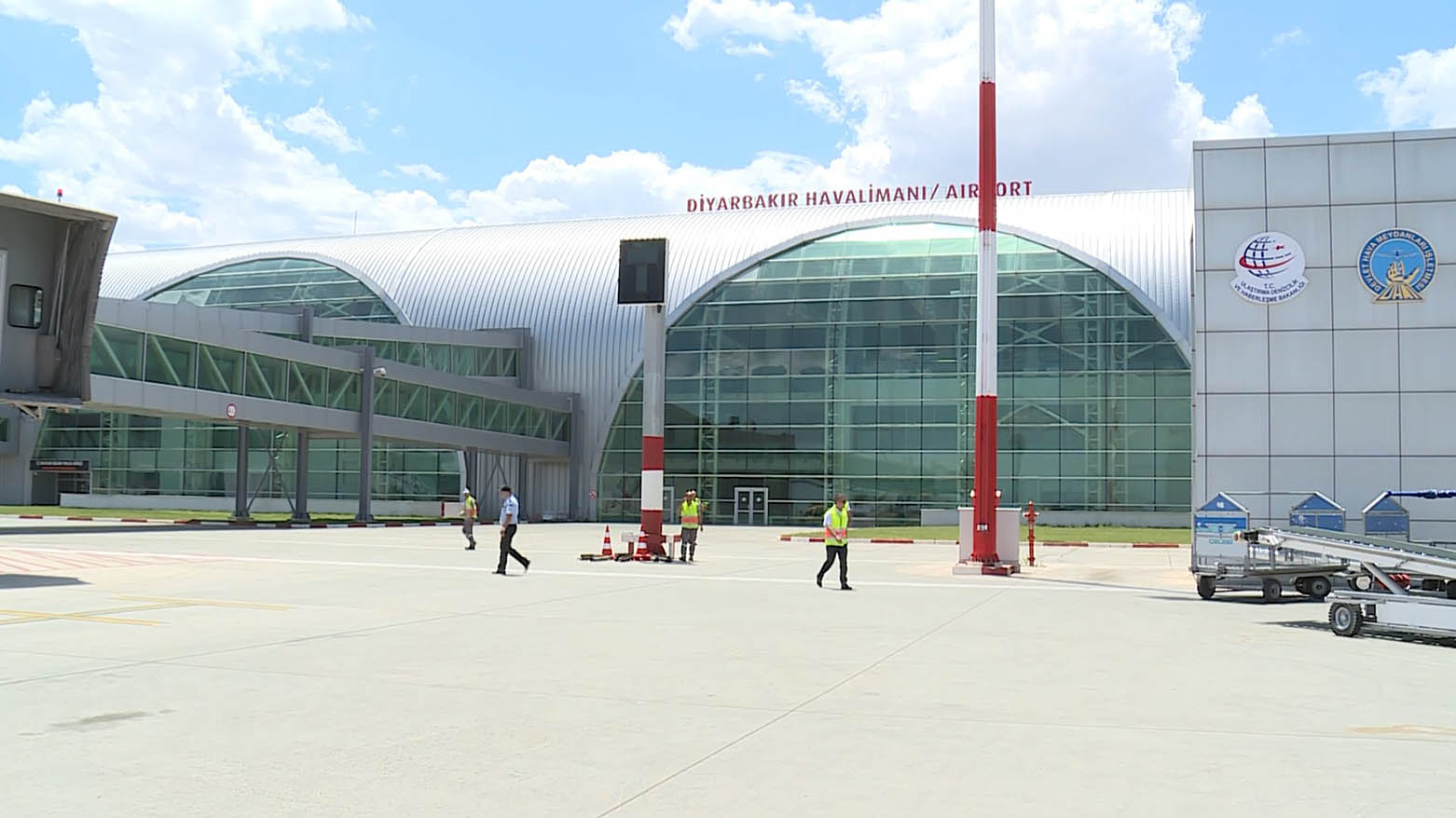 Ji ber şewata daristanê, Firokxaneya Îzmîrê hat girtin