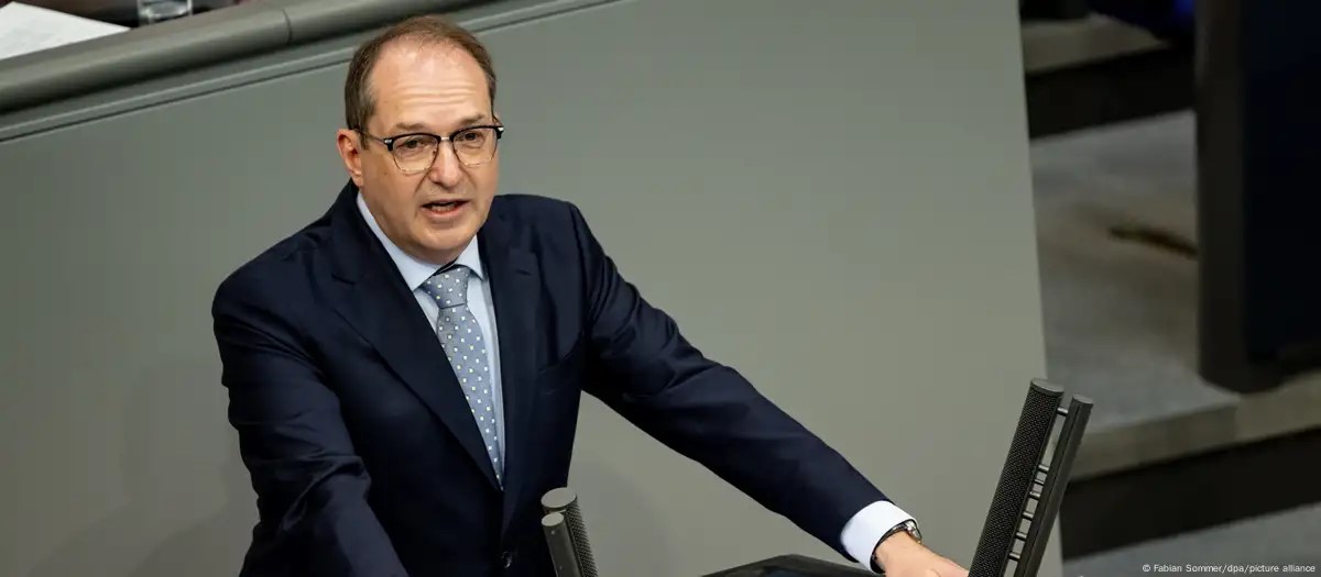 ئەلیکسەندەر دۆبرێنت، وەزیری ناوخۆی ئەڵمانیا