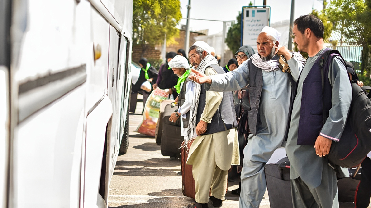 یاریدەدەری پارێزگاری خوراسانی ڕەزەوی: 380 هەزار ئەفغانی ڕەوانەی وڵاتەکەیان کراونەتەوە