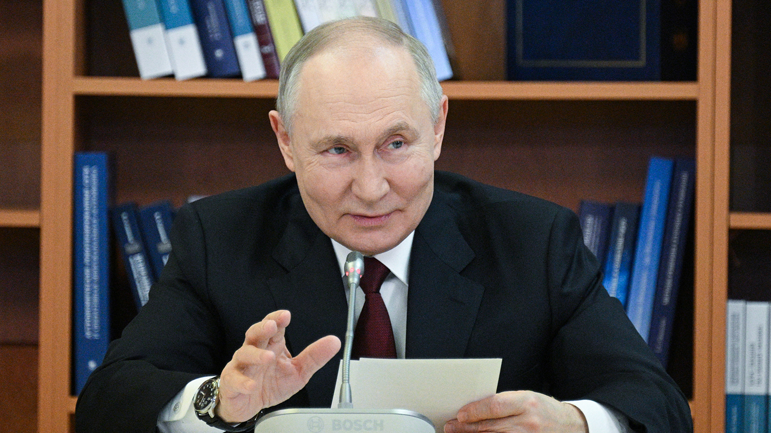 بوتين يعلن أنه سيجري مباحثات هاتفية مع ترامب الخميس