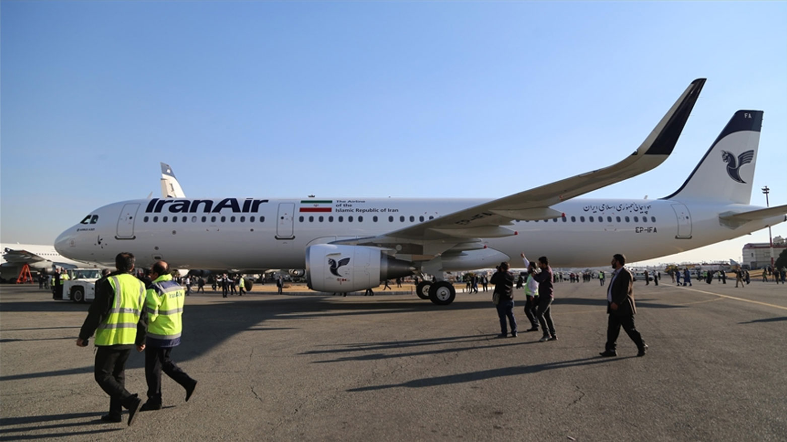 إيران تعيد فتح مجالها الجوي أمام الرحلات المحلية والدولية
