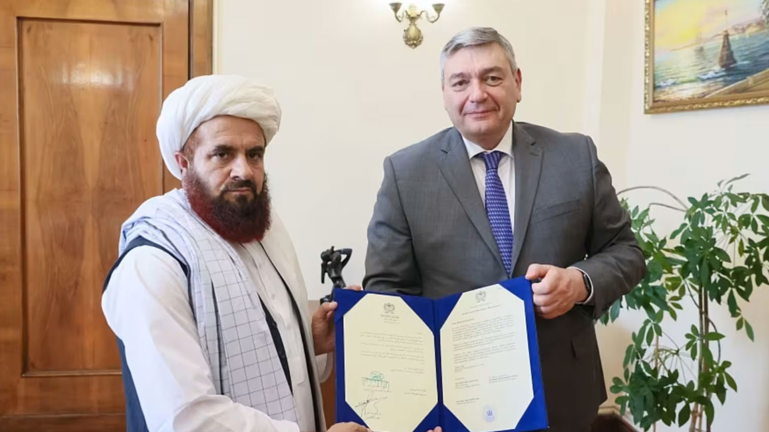 Russia's Deputy FM Andrey Rudenko (R) and Afghan ambassador to Russia, Mawlawi Gul Hasan (L). (Photo:  RIA Novosti)