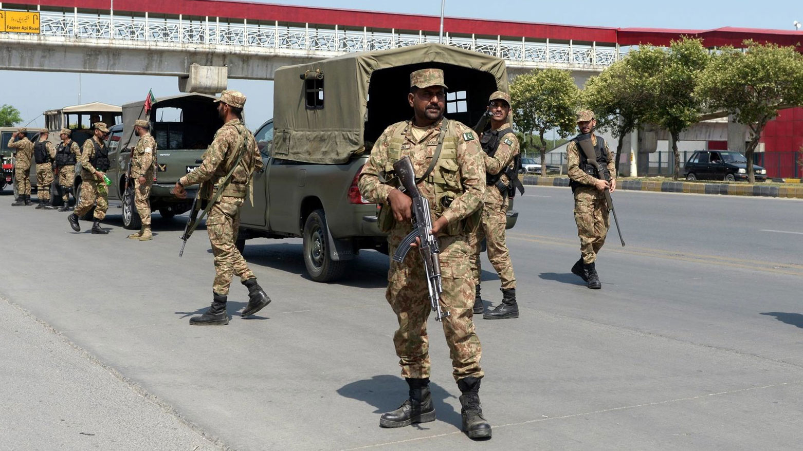 جنود من الجيش الباكستاني (رويترز)