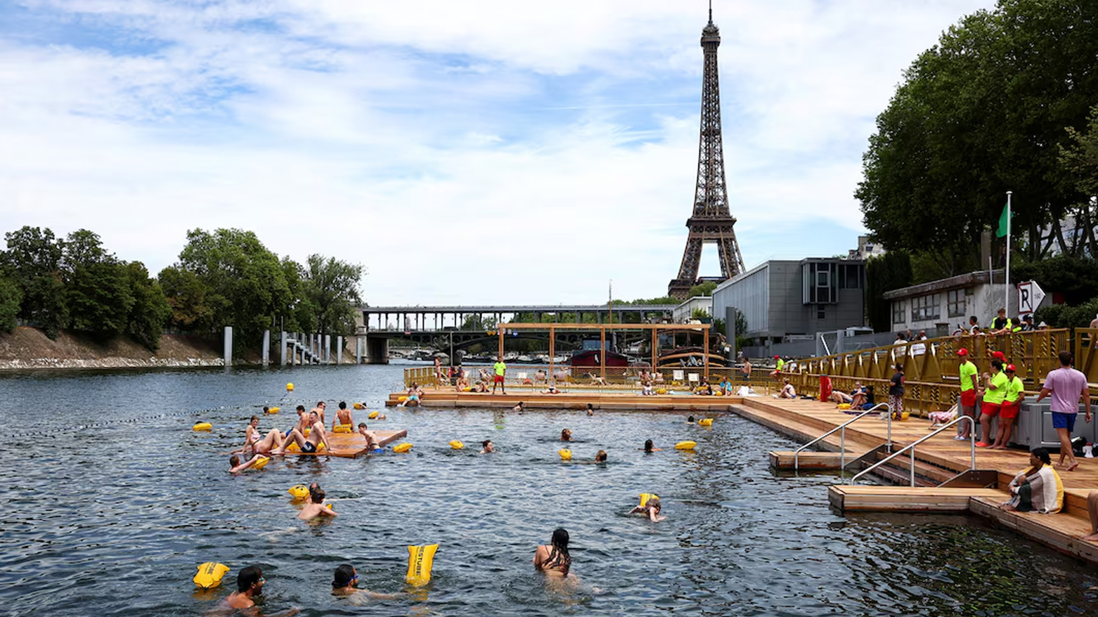 فەرەنسا.. چەند شوێنێکی ڕووباری سین بە ڕووی هاووڵاتییان کرایەوە