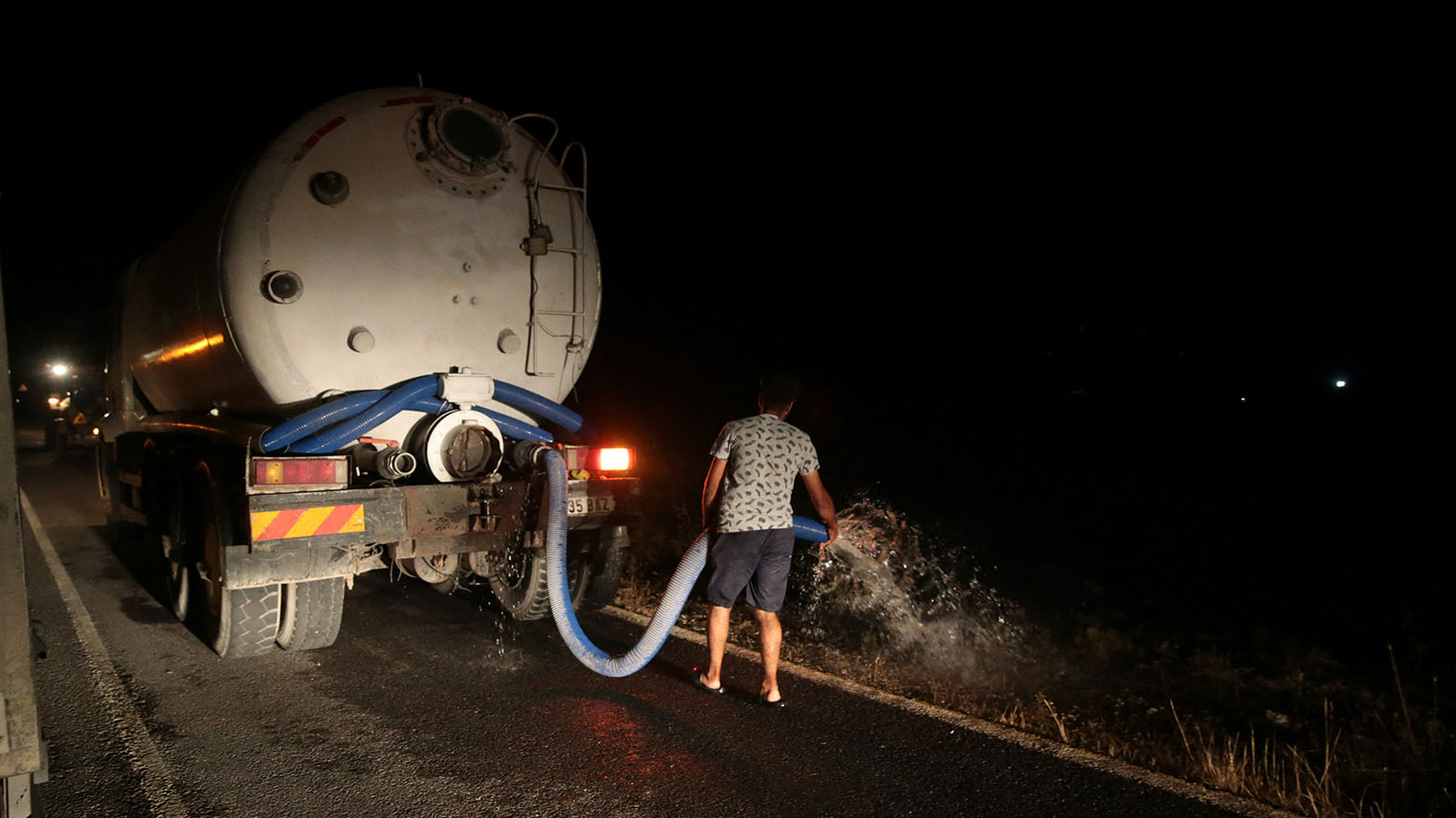 تركيا تسجل وفاة شخص ثالث بسبب الحرائق