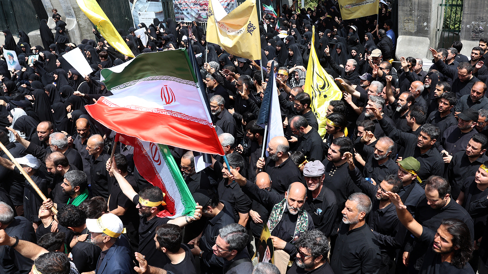 مقتل عنصرين في الحرس الثوري الإيراني خلال تفكيك متفجرات من مخلفات الحرب مع إسرائيل