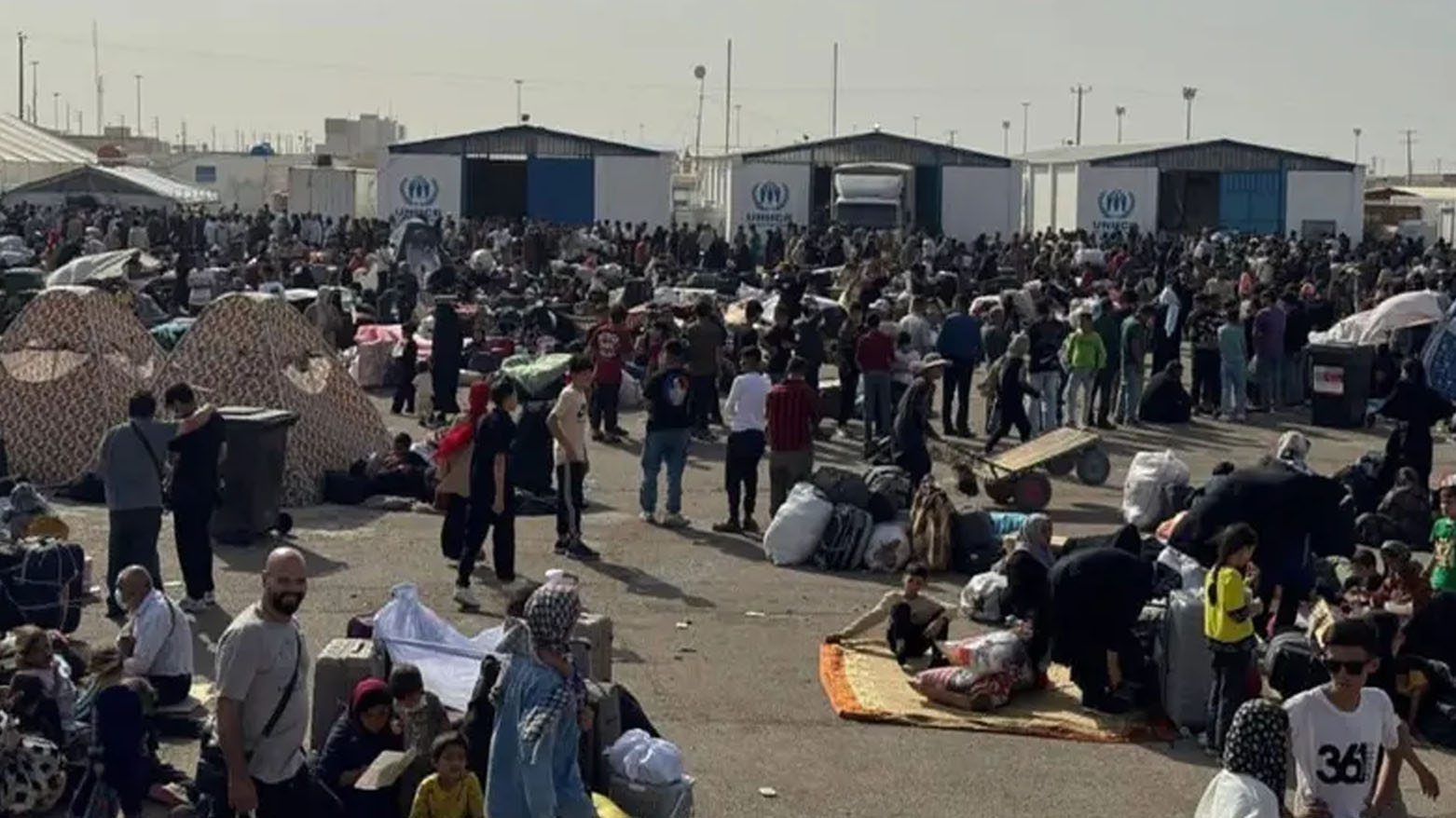 إيران ترحل 300 ألف أفغاني خلال 12 يومًا