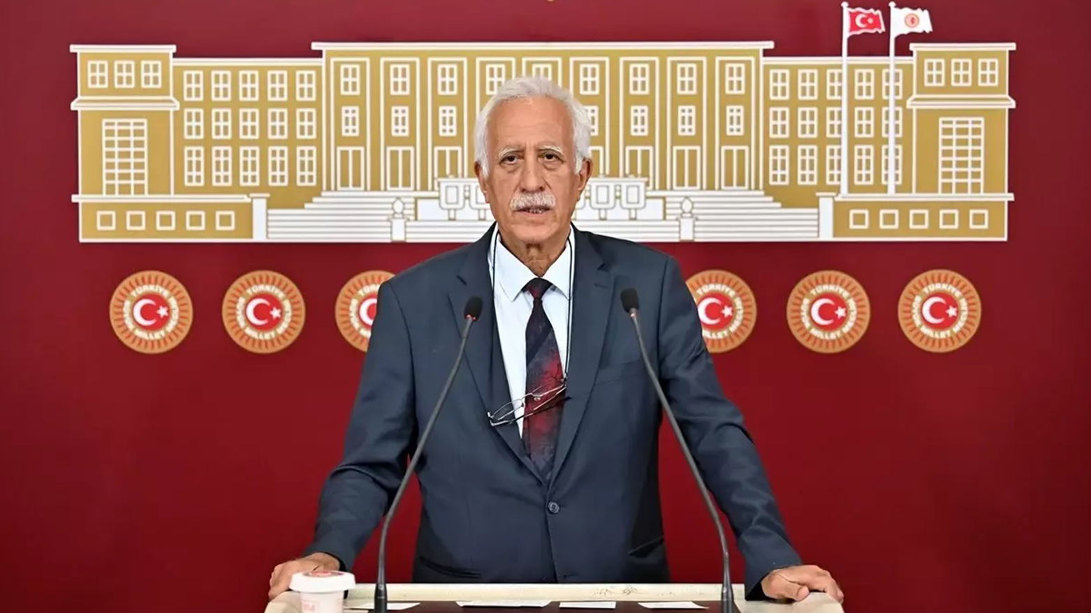 Sînan Çiftyurek: Divê Tirkiye jî gavên cidî bavêje, çareserî ne tenê çekdanîn e