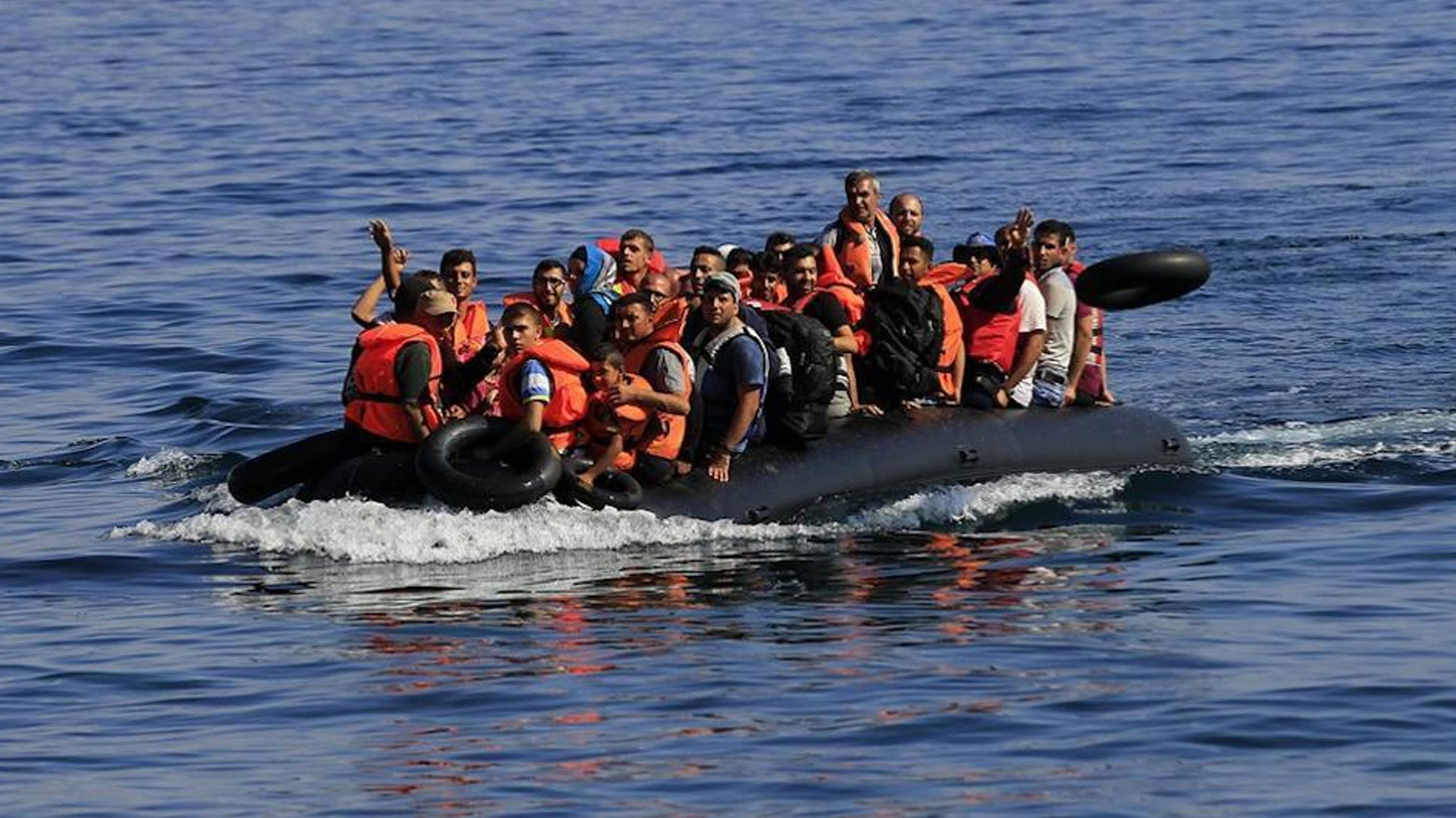 اعتراض 113 مهاجراً وانتشال ثلاث جثث قبالة السواحل الليبية