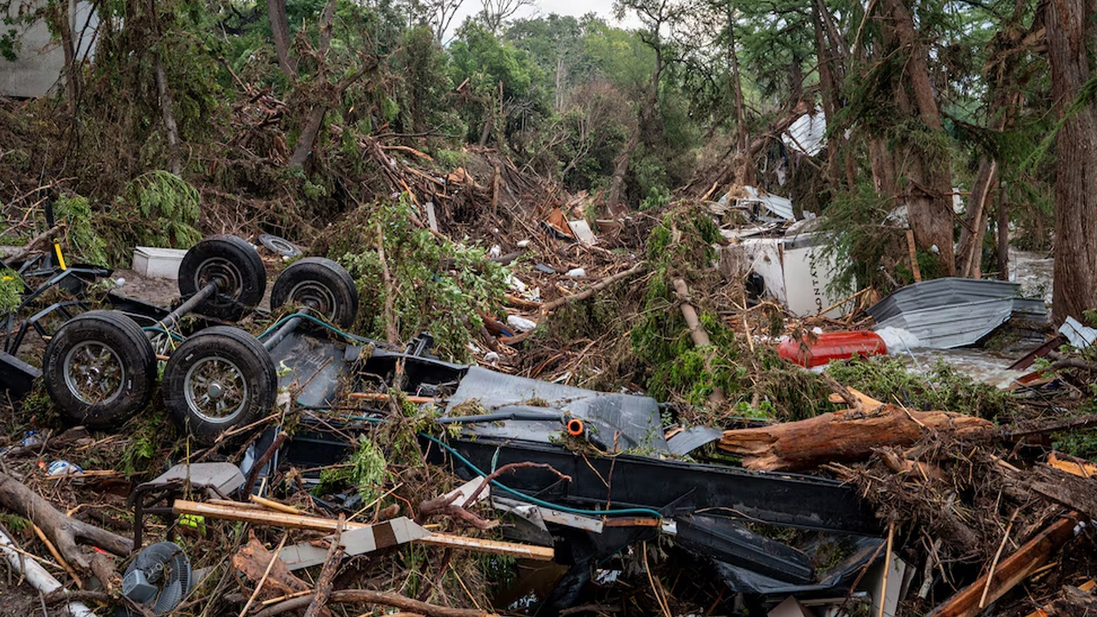 حصيلة فيضانات تكساس تتخطى مئة قتيل