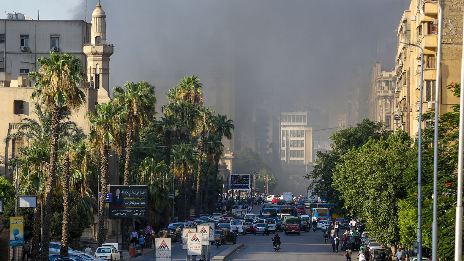 جرحى واضطرابات في الإنترنت والهاتف إثر حريق بمركز اتصالات رئيسي بوسط القاهرة