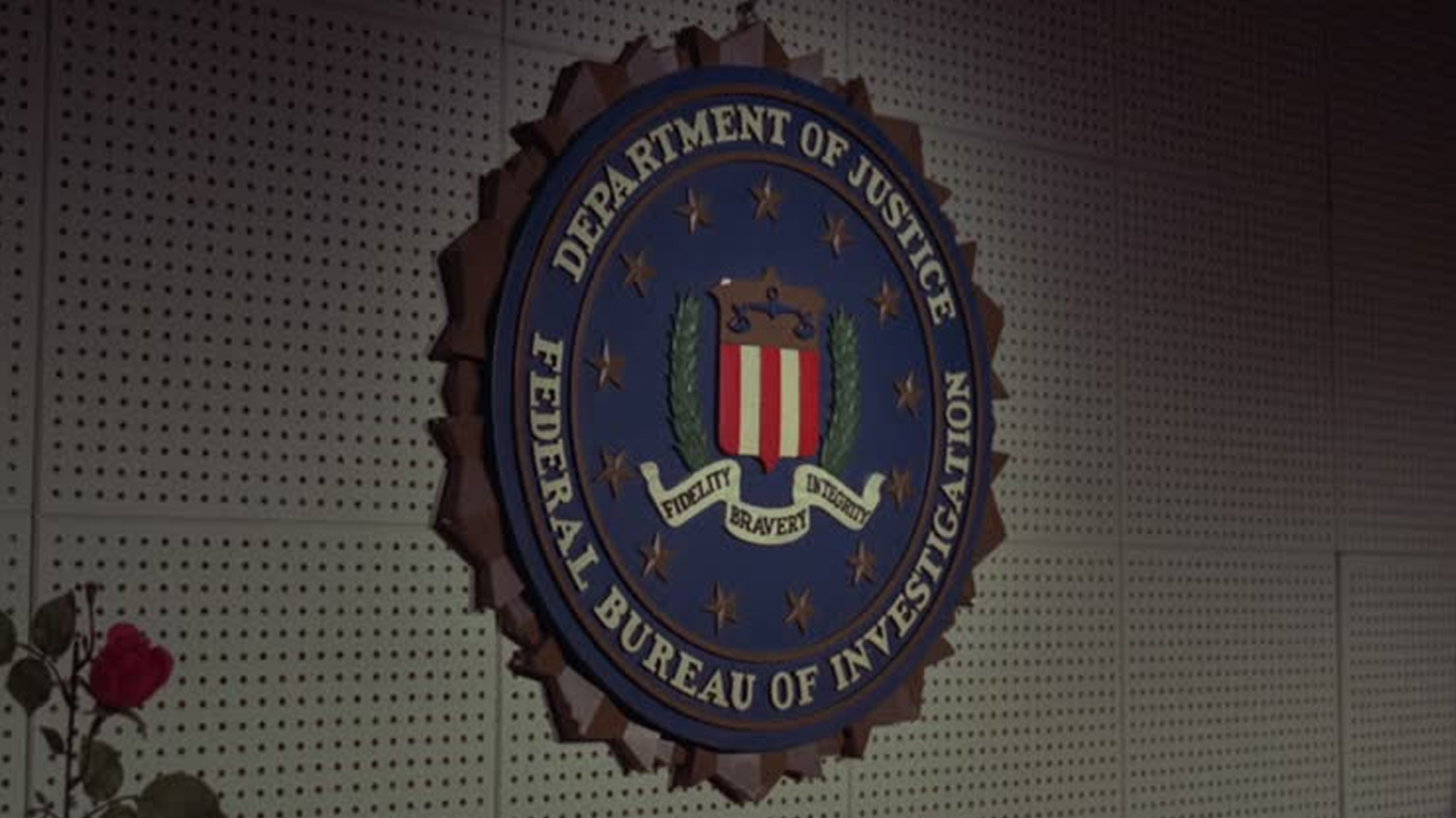 "إف بي آي" يفتح تحقيقاً بشأن مديره ومدير "سي آي إيه" السابقين