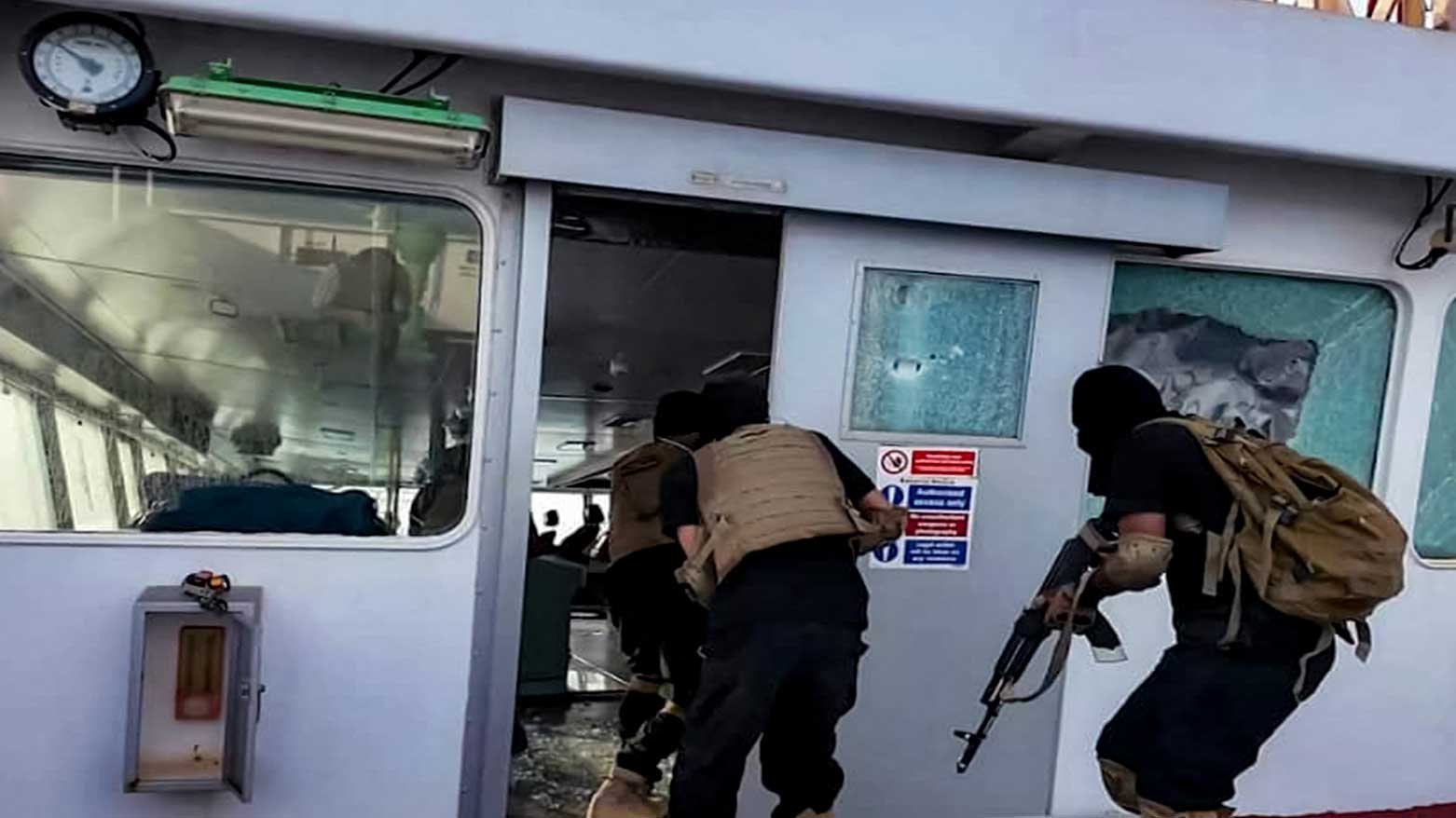 This handHuthi-affiliated fighters carrying out an attack on the Liberia-flagged bulk carrier Magic Seas at sea, July 8, 2025. (Photo: Yemen's Huthi Ansarullah Media Centre)
