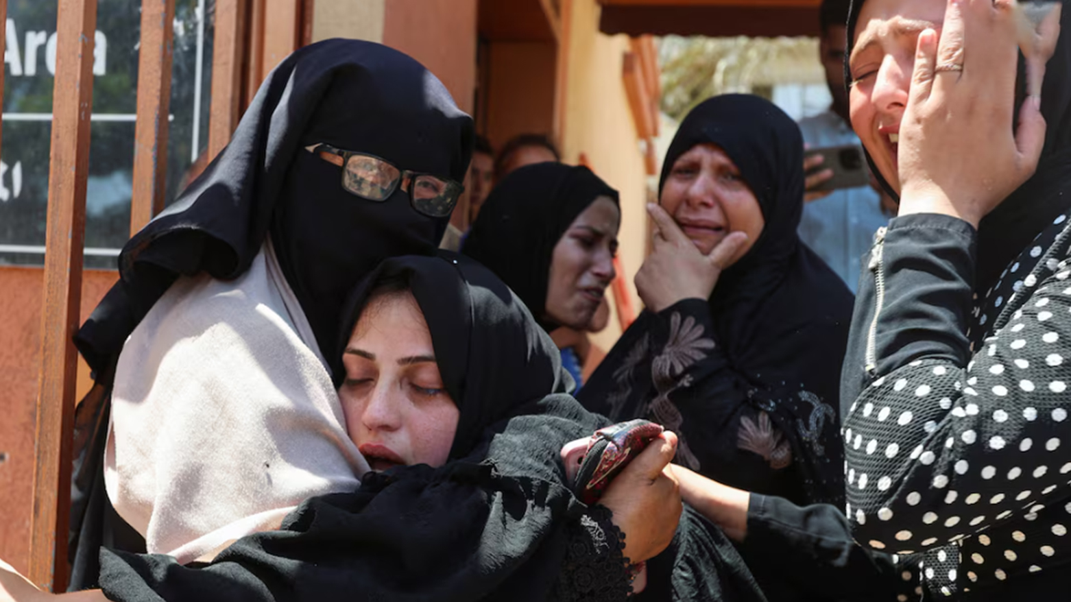 غەززە.. 17 کەس لە کاتی وەرگرتنی هاوکارییە مرۆڤایەتییەکان، کوژران