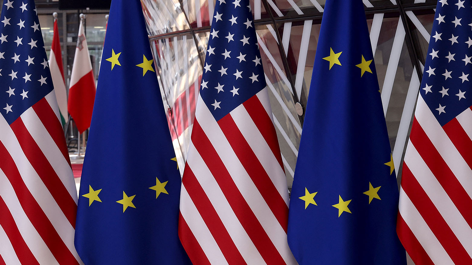 الاتحاد الأوروبي سيمدد تعليق الرسوم الجمركية المضادة بحق الولايات المتحدة حتى آب