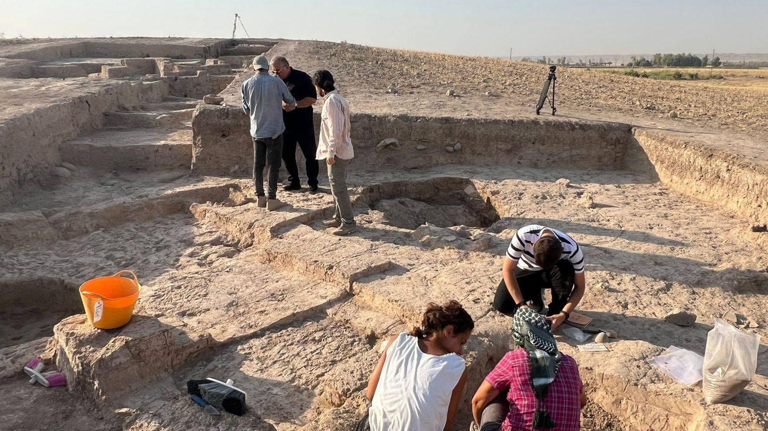 A group of archaeologists working at an excavation site Erbil province. (Photo: Submitted to Kurdistan24)