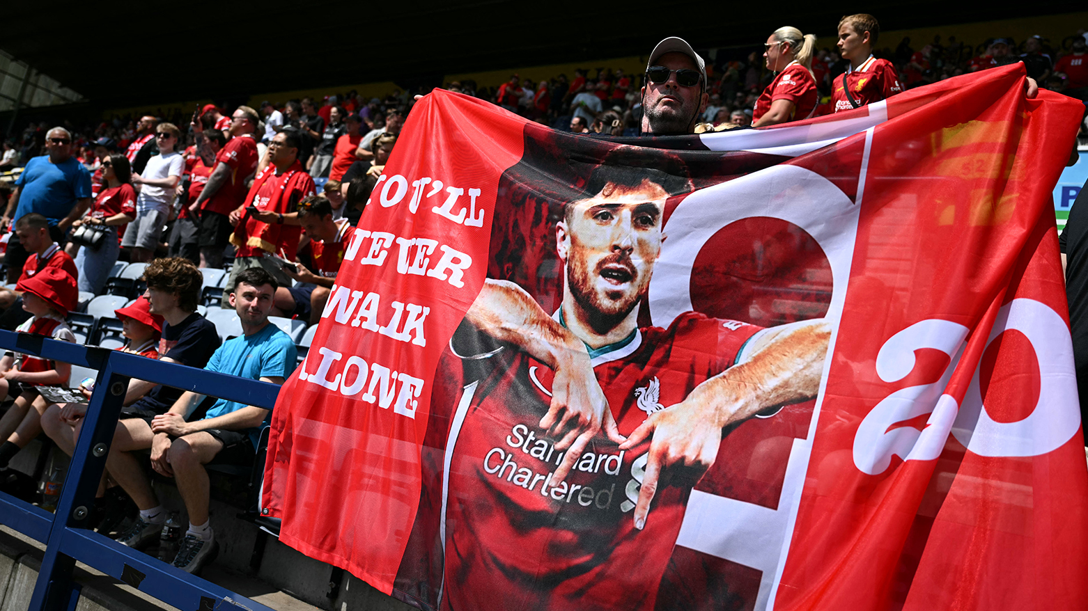 ليفربول يكرم "البطل" جوتا في أول مباراة له بعد الفاجعة