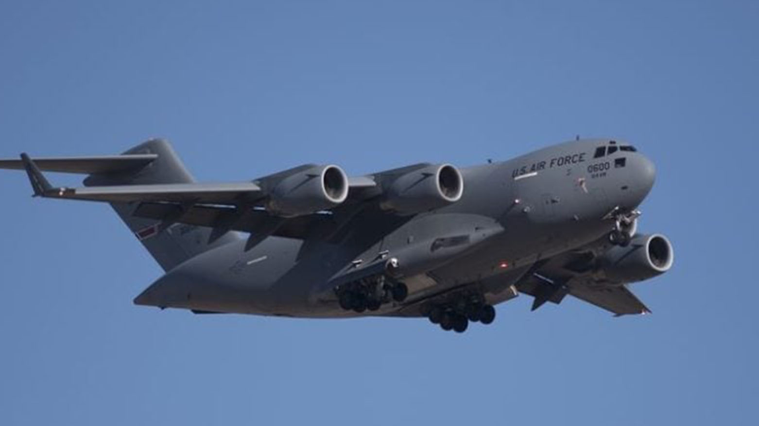 طائرة شحن أمريكية تهبط في قاعدة خراب الجير في الحسكة