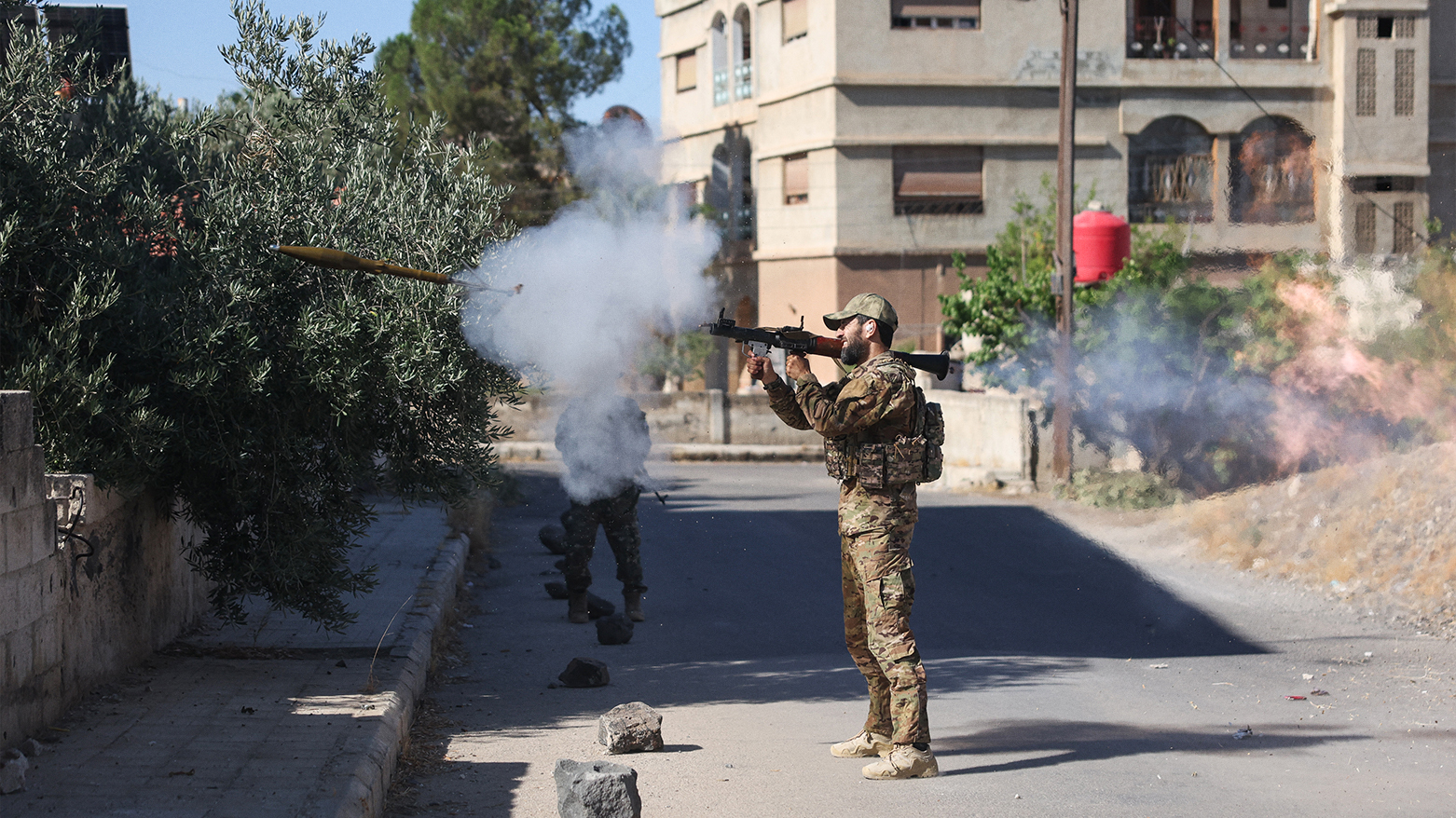 A Syrian security force member fires a shoulder-launched weapon amid clashes in the southern Suwayda city on July 16, 2025. (Photo: AFP)