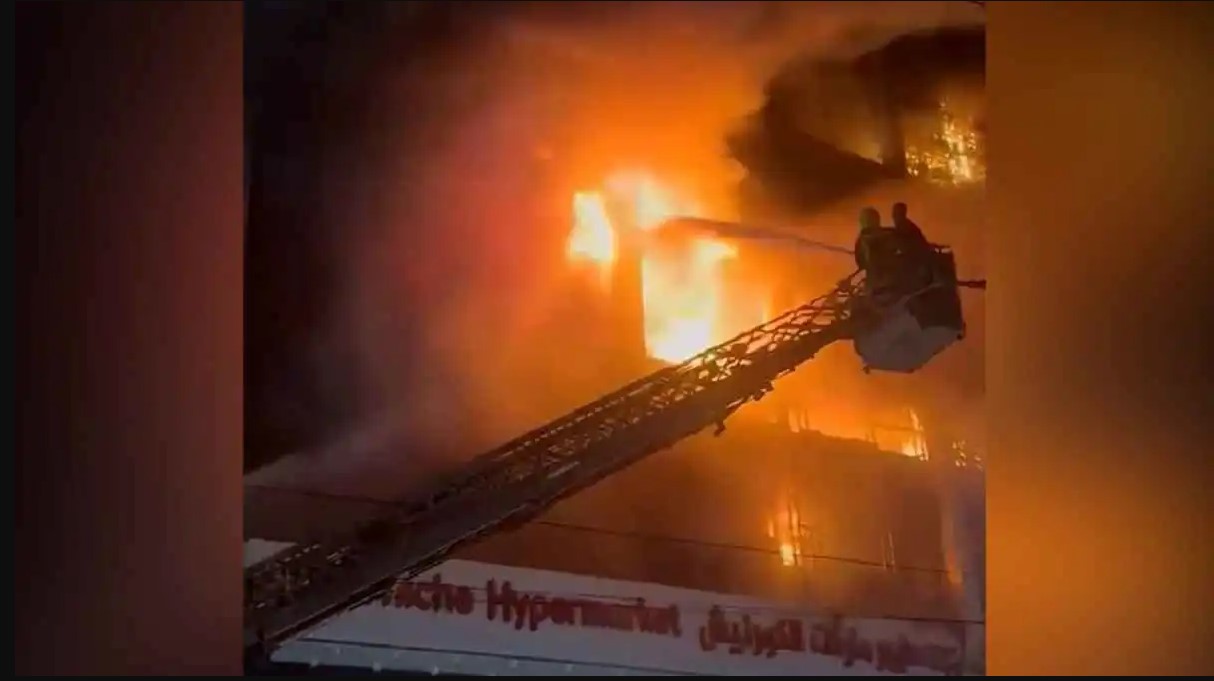 Firefighters battle towering flames and search for survivors during a deadly overnight blaze at Hyper Mall in Kut, Iraq, July 16, 2025. (Photo: Social Media)