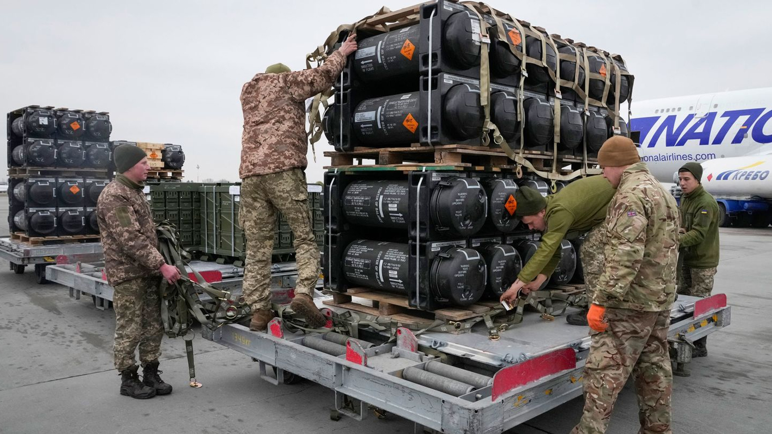 الولايات المتحدة "تتحرّك بسرعة" لتزويد أوكرانيا بالأسلحة