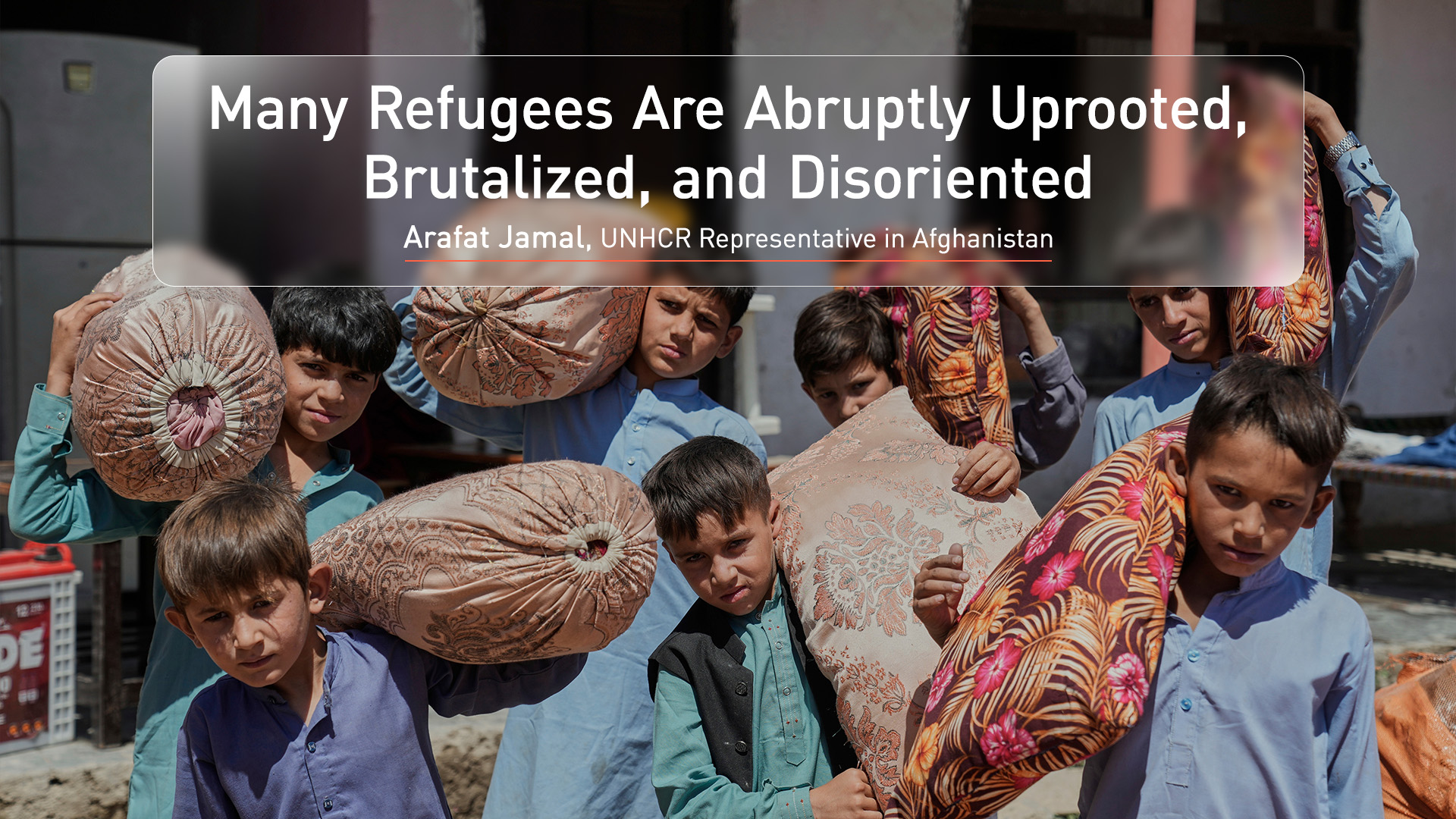 The photo shows Afghan children during the deportation process. (Photo: AP)
