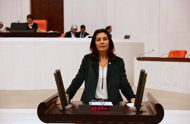 Eski CHP milletvekili Lale Karabıyık