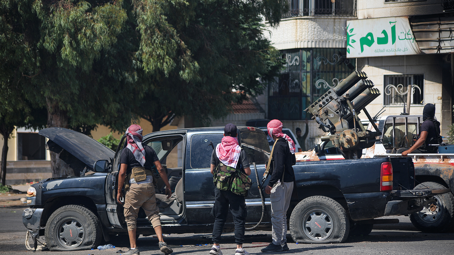 Tribal and bedouin fighters deploy in the western neighbourhood of southern Syria's predominantly Druze city of Sweida, amid clashes with Druze gunmen on July 19, 2025. (Photo: AFP)