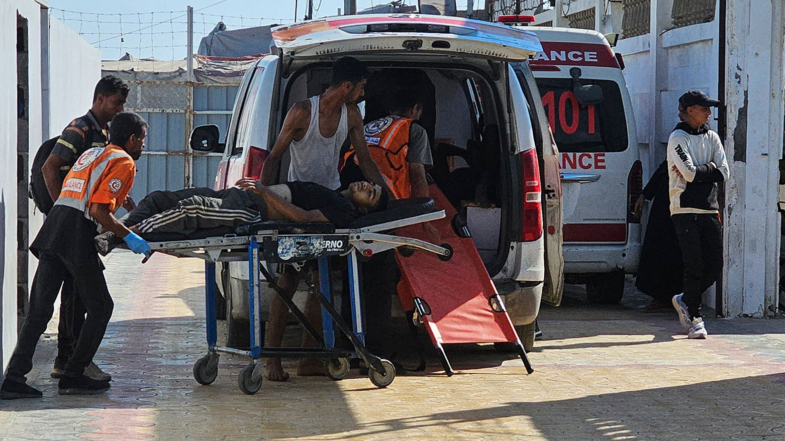 مقتل 57 فلسطينيا ينتظرون المساعدات في غزة بنيران إسرائيلية