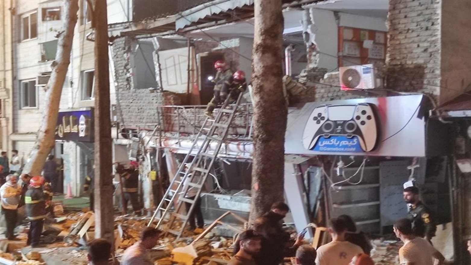 ڕەشت.. بازاڕێک سووتا و 19 کەس بریندار بوون