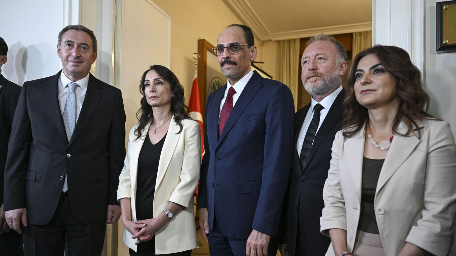 İbrahim Kalın, the Director of MIT (third from right), standing for a picture with DEM Party delegation, July 11, 2025. (Photo: AA)