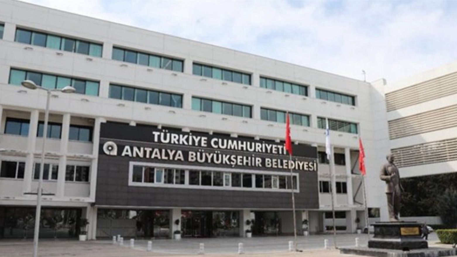 Antalya Büyükşehir Belediyesine yeni operasyon: 3 gözaltı