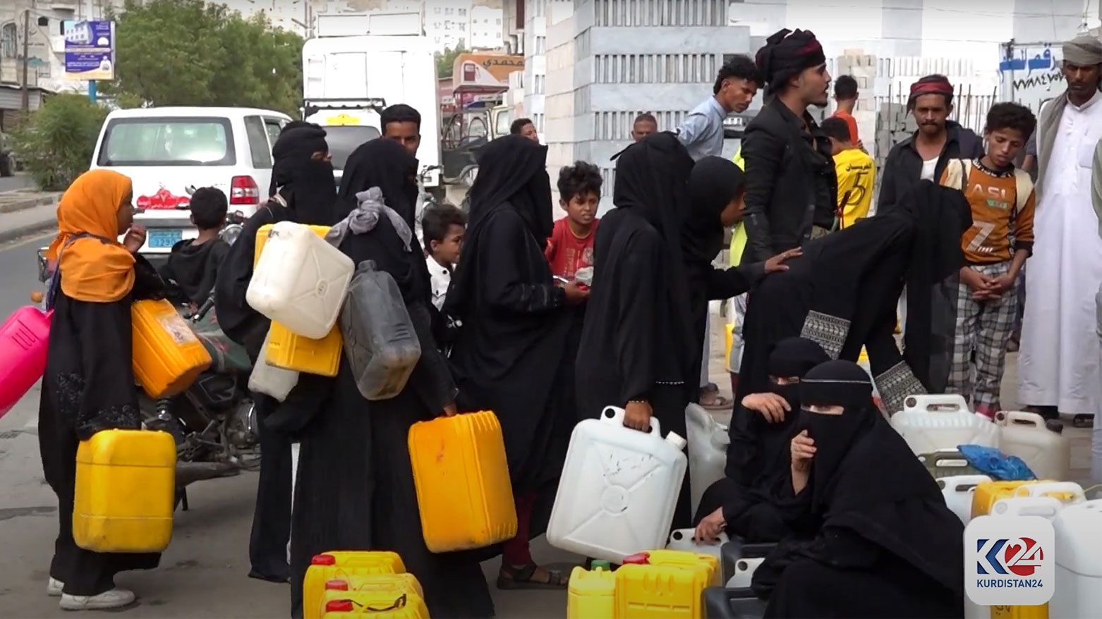 تعز تواجه أخطر أزمة مياه منذ بدء الحرب: طوابير بحثاً عن شربة ماء