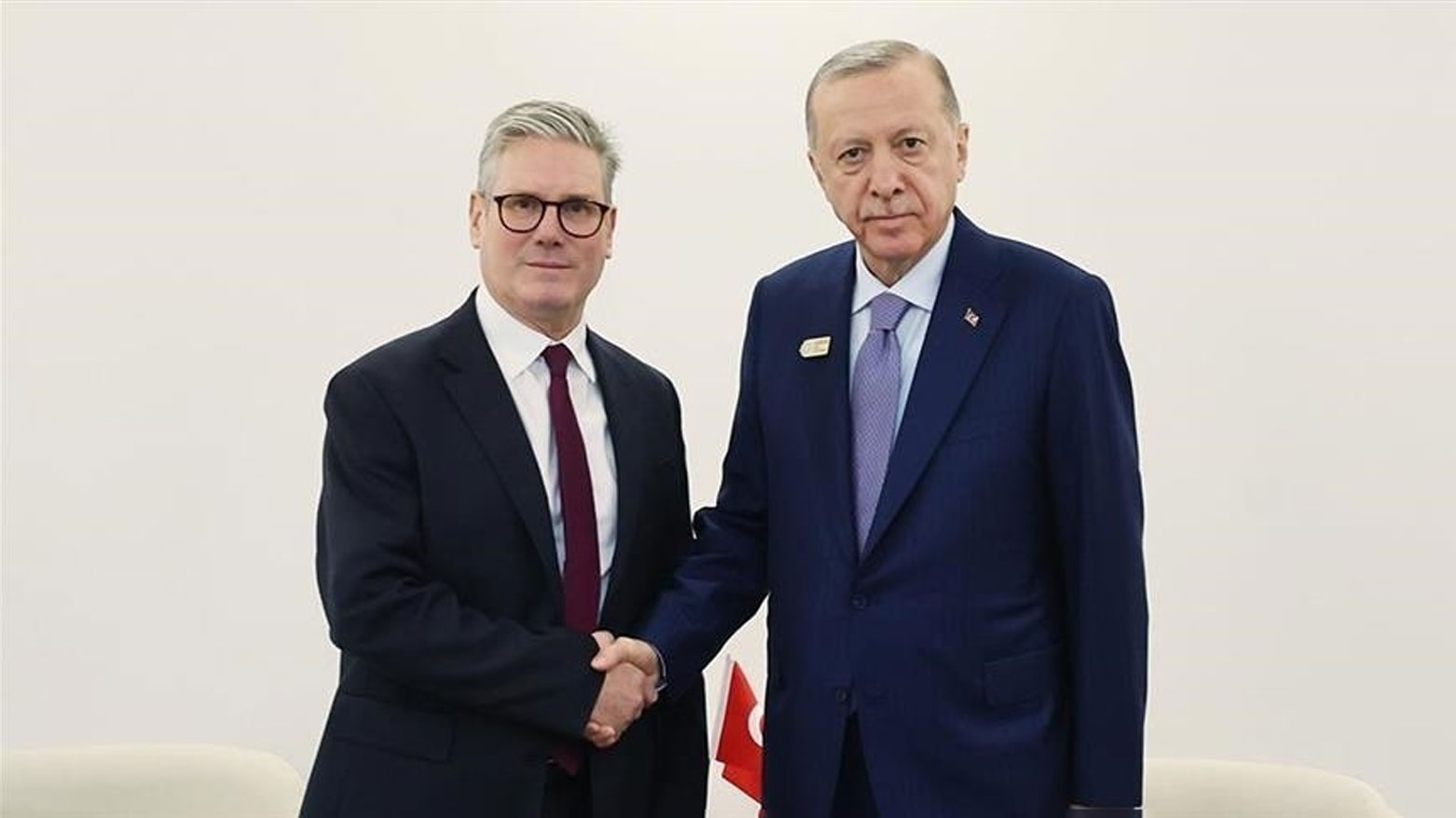 أردوغان وستارمر يبحثان صفقة مقاتلات "تايفون" وتعزيز التعاون الدفاعي