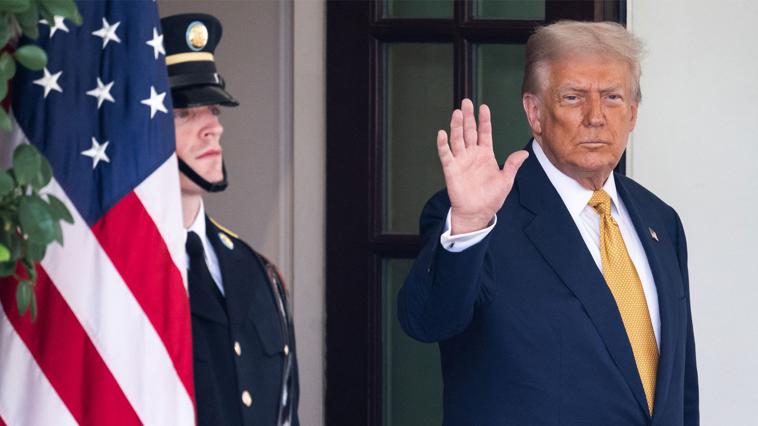 ترامب يتّهم أوباما بالخيانة ويدعو إلى محاكمته