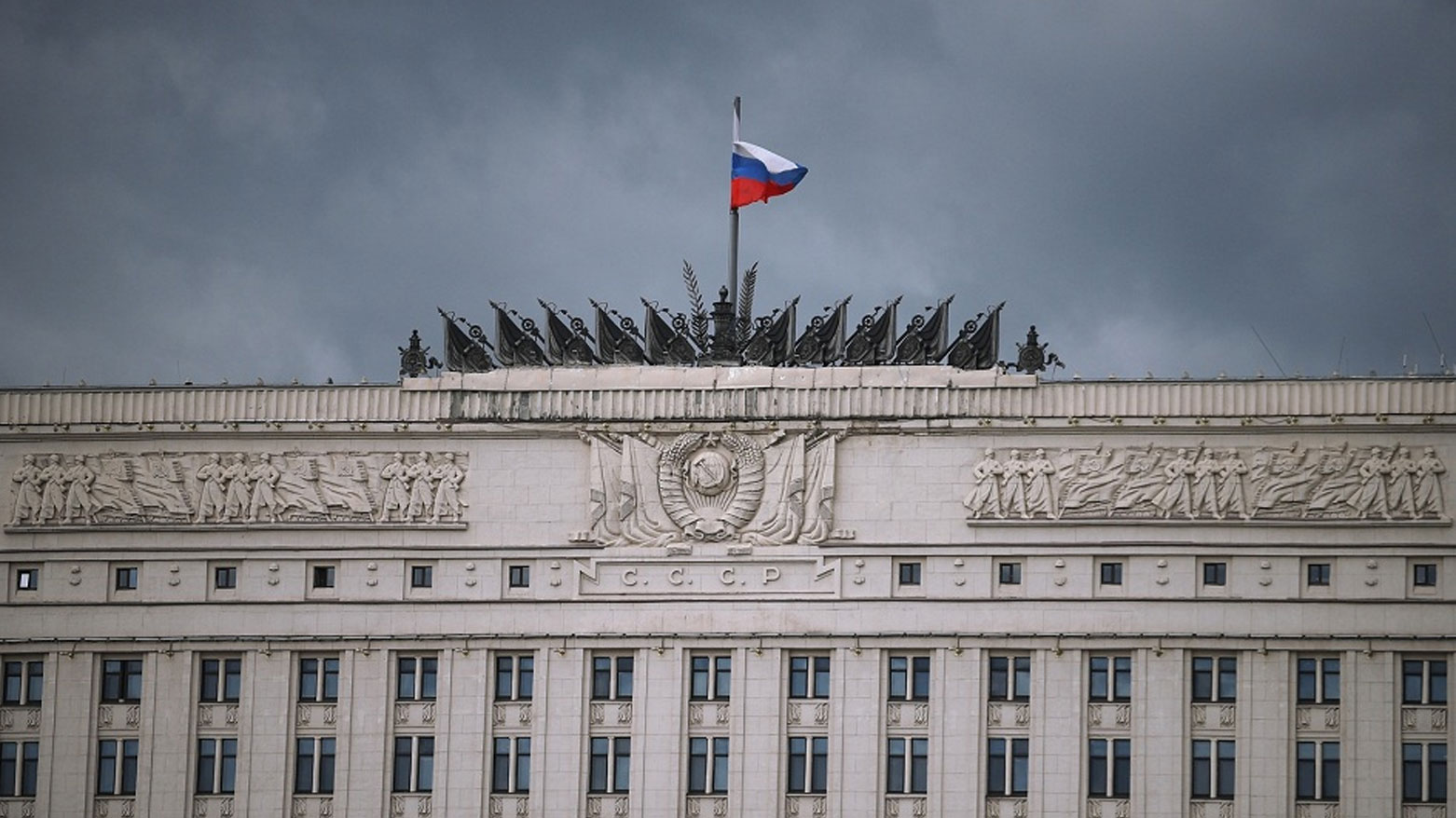 روسيا: إحباط هجوم على منشأة نفطية وانطلاق مناورات بحرية كبرى