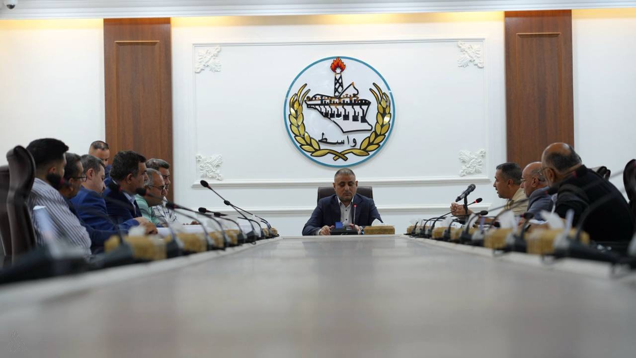 Wasit Governor Muhammad Jamil al-Mayahi (middle). (Photo: INA)