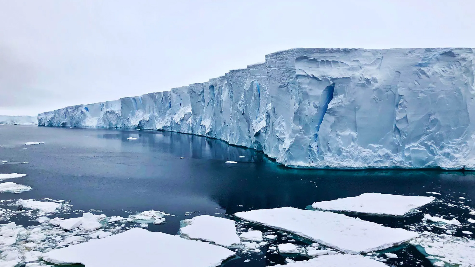 دراسة: حركة المد والجزر تساعد في توقع انهيار الجبال الجليدية