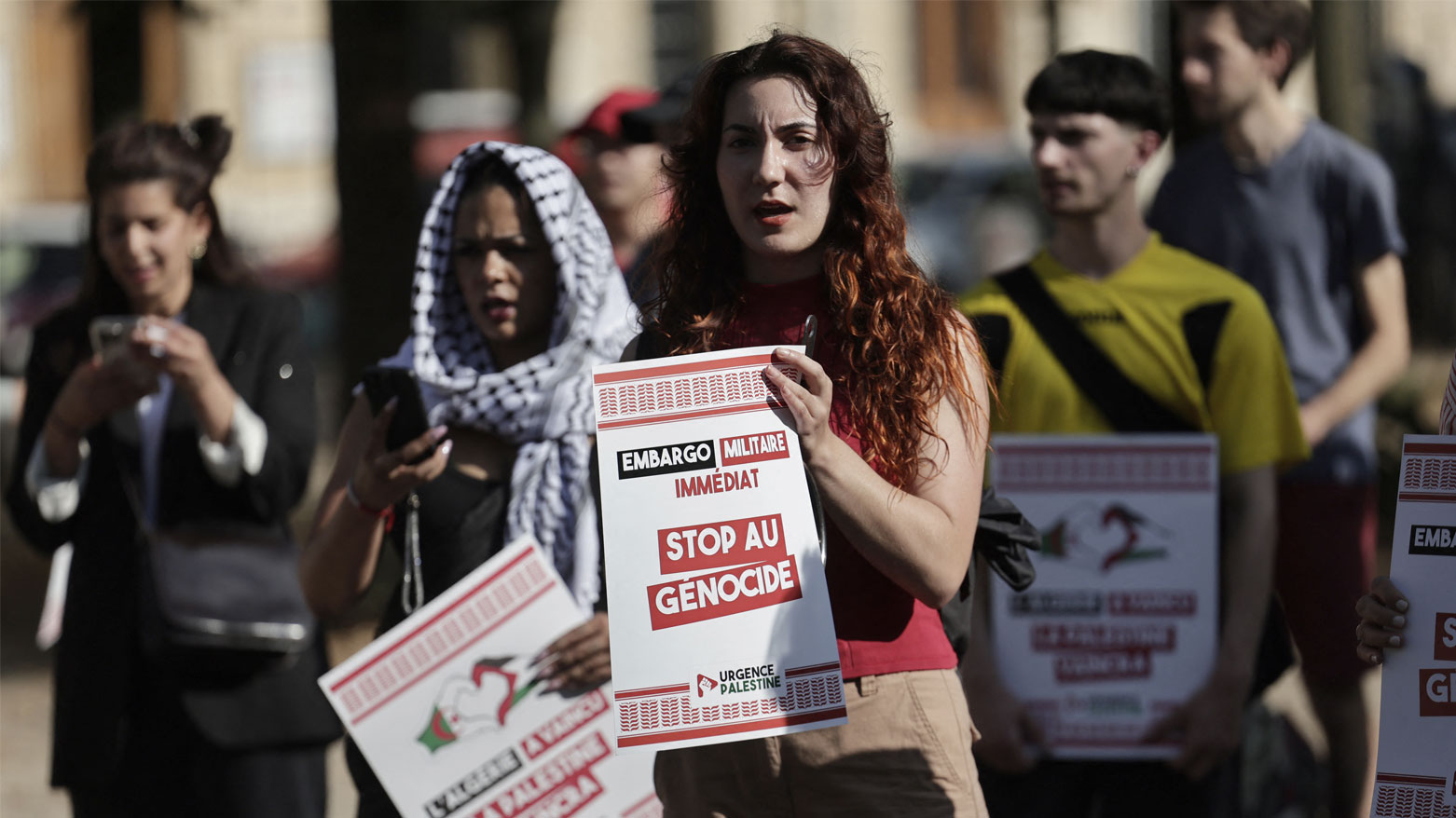 احتجاجٌ في مجمع ليزانفاليد بباريس دعماً للشعب الفلسطيني وضد أفعال إسرائيل في غزة (فرانس برس)